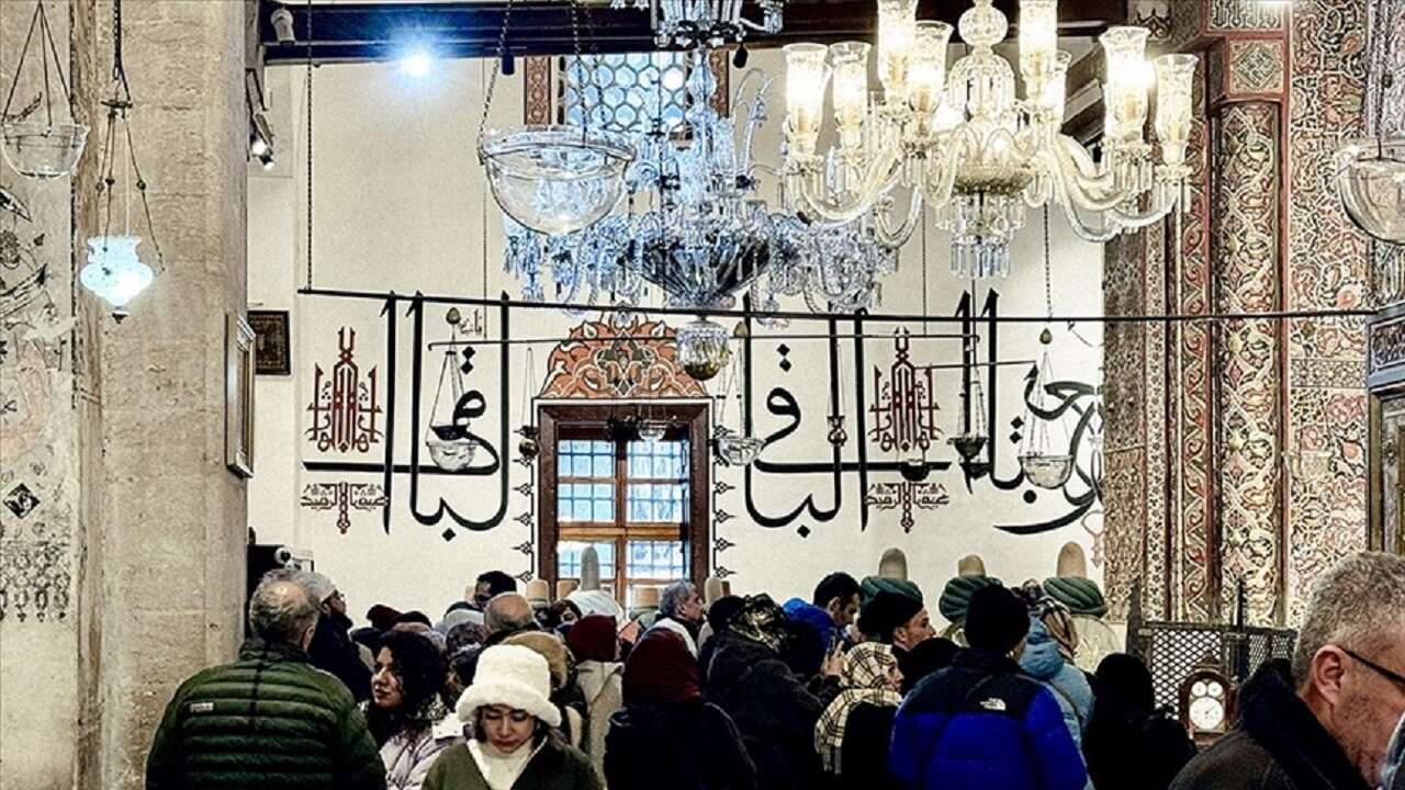 Mevlana, dünyanın farklı ülkelerinden gelen turistleri Konya'da buluşturuyor