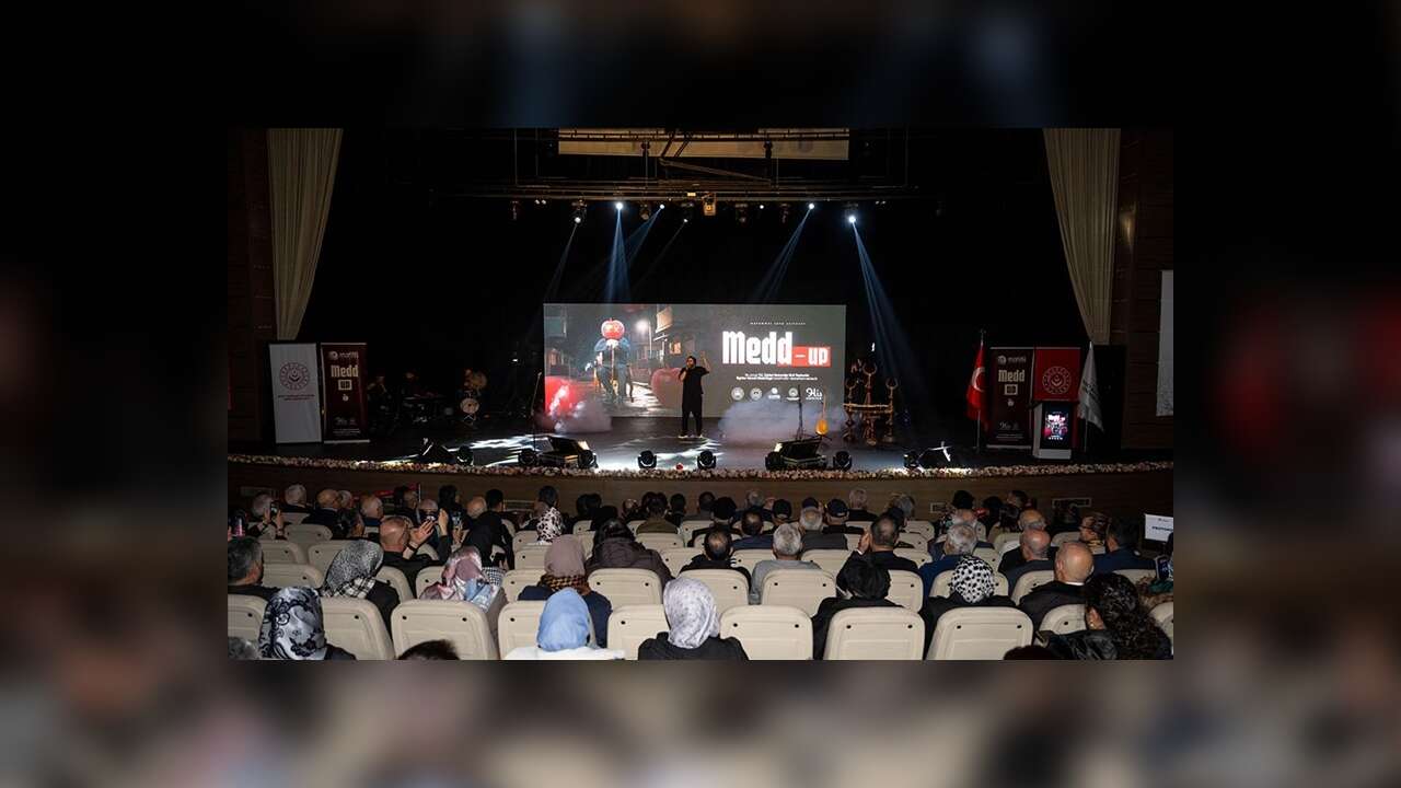 Başkentte "Medd-Up" sahne gösterisi izleyiciyle buluştu