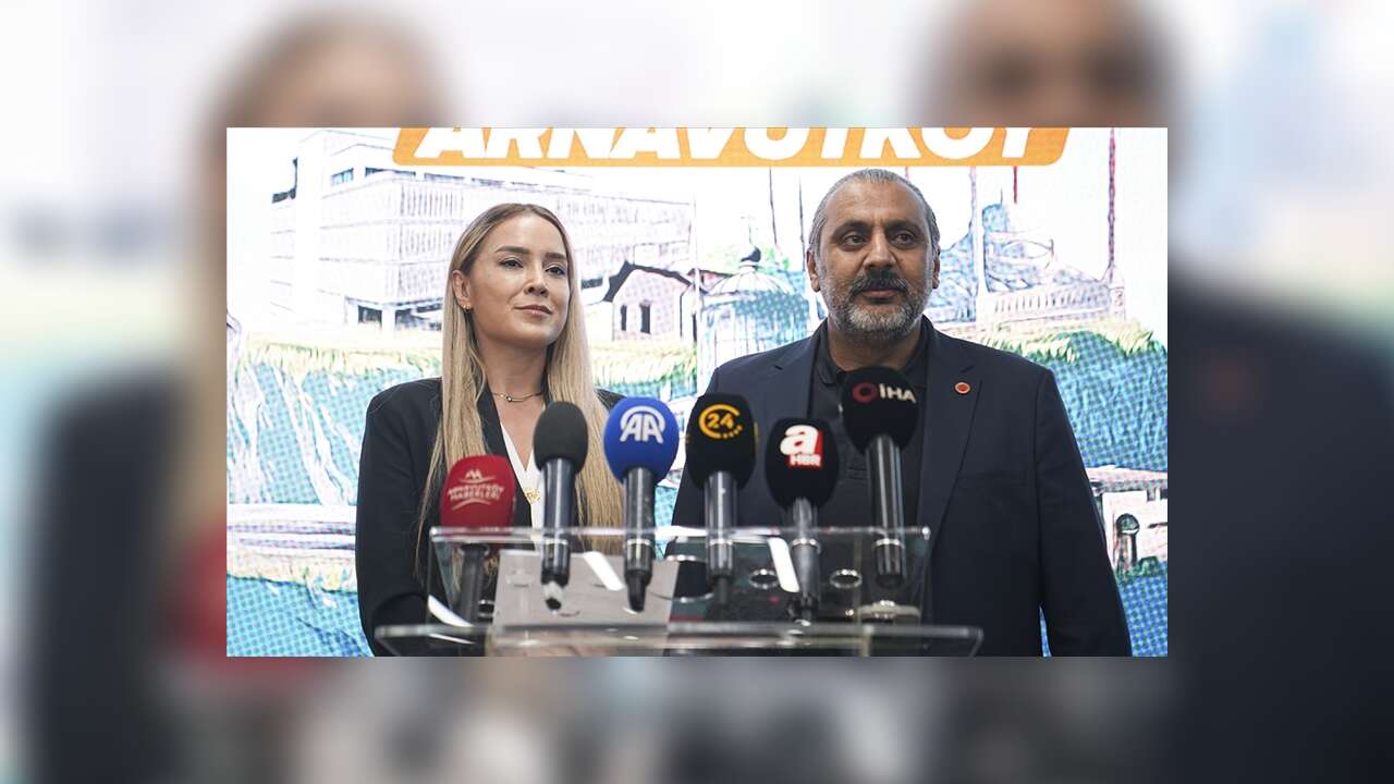 Arnavutköy'de CHP'li iki belediye meclis üyesi partilerinden istifa etti
