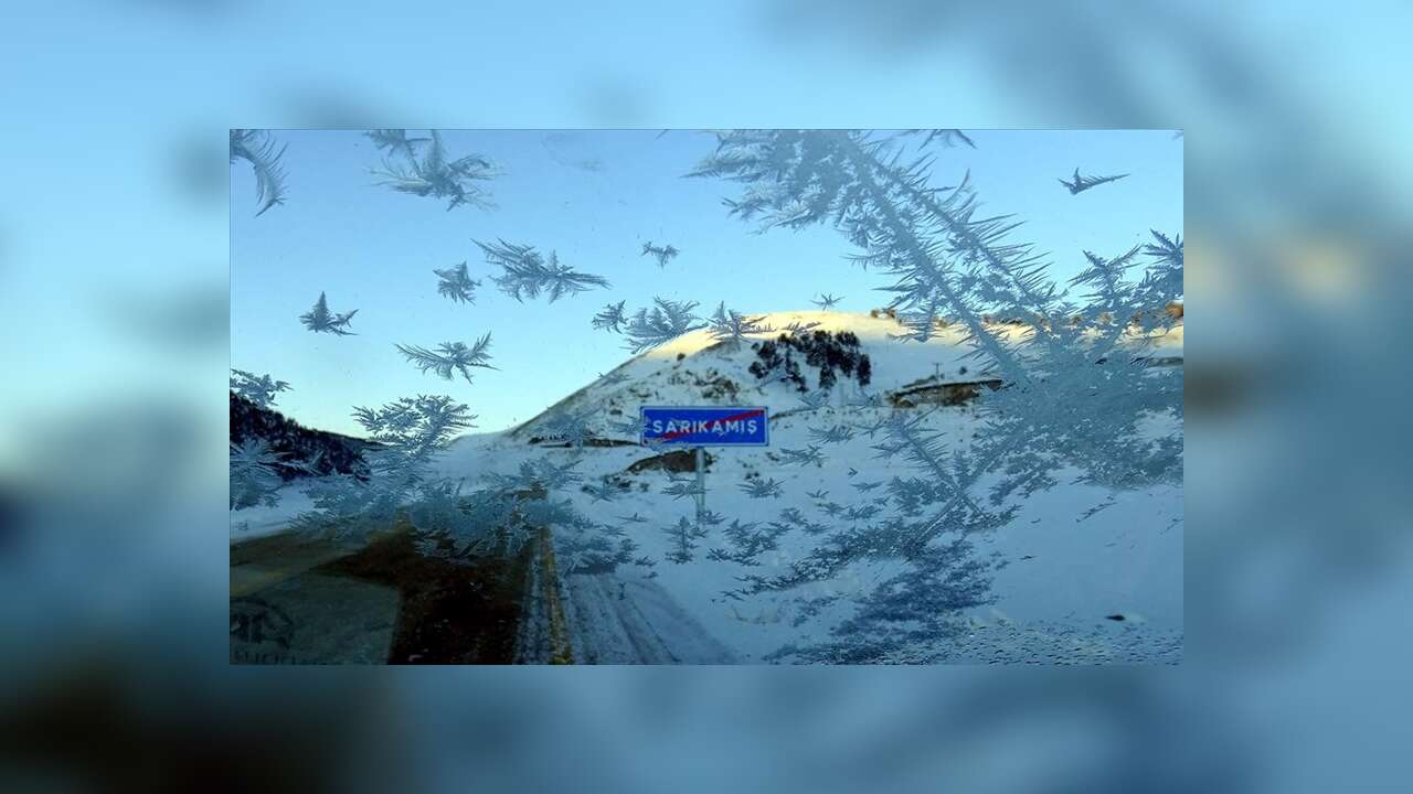 Erzurum, Kars ve Ardahan'da soğuk hava dondurdu