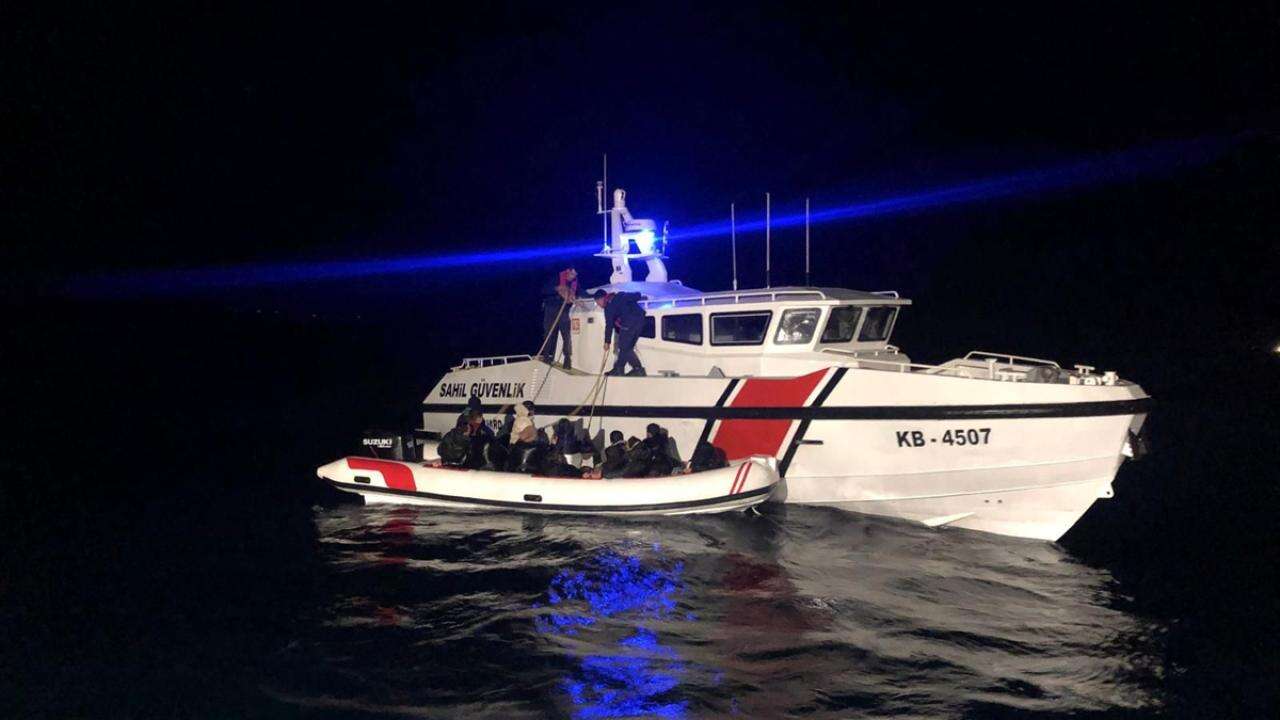 İzmir'de 99 Düzensiz Göçmen Yakalandı!