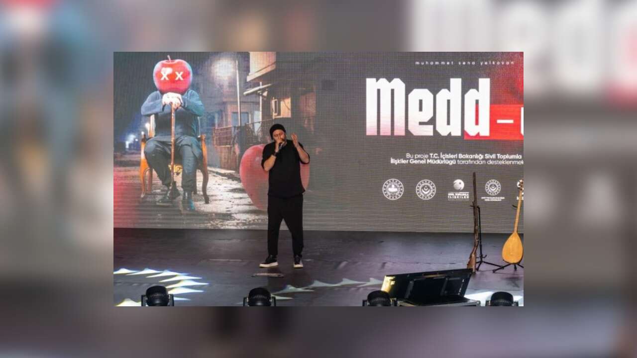 Başkentte "Medd-Up" sahne gösterisi izleyiciyle buluştu