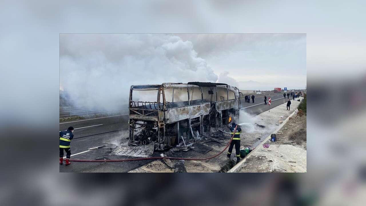 Eskişehir'de çıkan yangında yolcu otobüsü kullanılamaz hale geldi