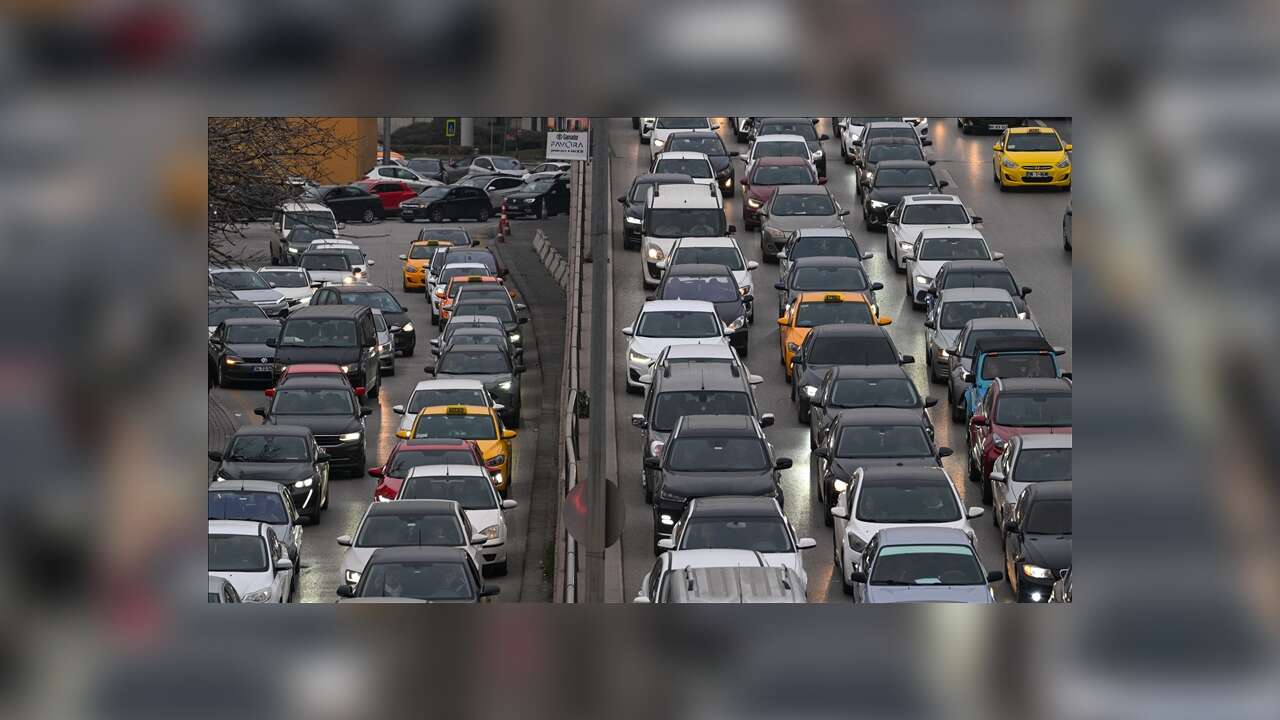 İstanbul'da haftanın ilk iş gününde trafik yoğunluğu yüzde 81'e çıktı!