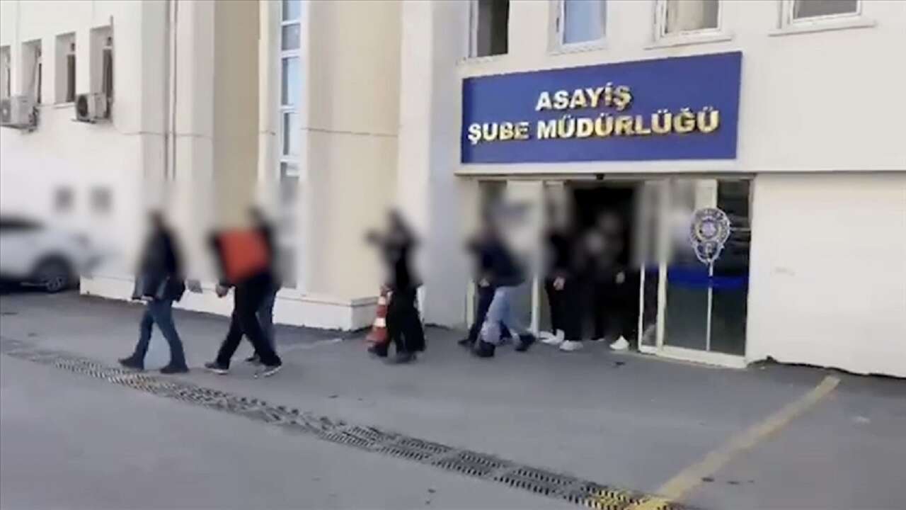 Ankara merkezli 9 ilde dolandırıcılık operasyonlarında gözaltına alınan 25 kişi tutuklandı