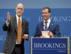 Ruslar, Medvedev'in Putin'in Etkisinde Olduğuna İnanıyor