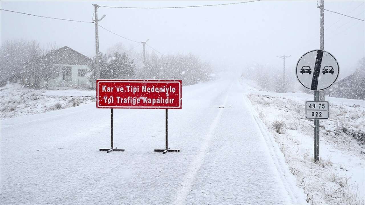 Yoğun kar yağışı birçok ilde ulaşımı etkiliyor