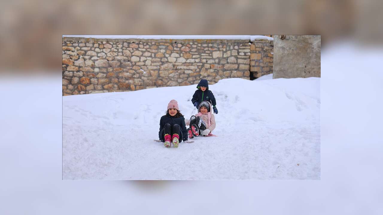 Birçok il ve ilçede kar yağışı nedeniyle eğitime bir gün ara verildi