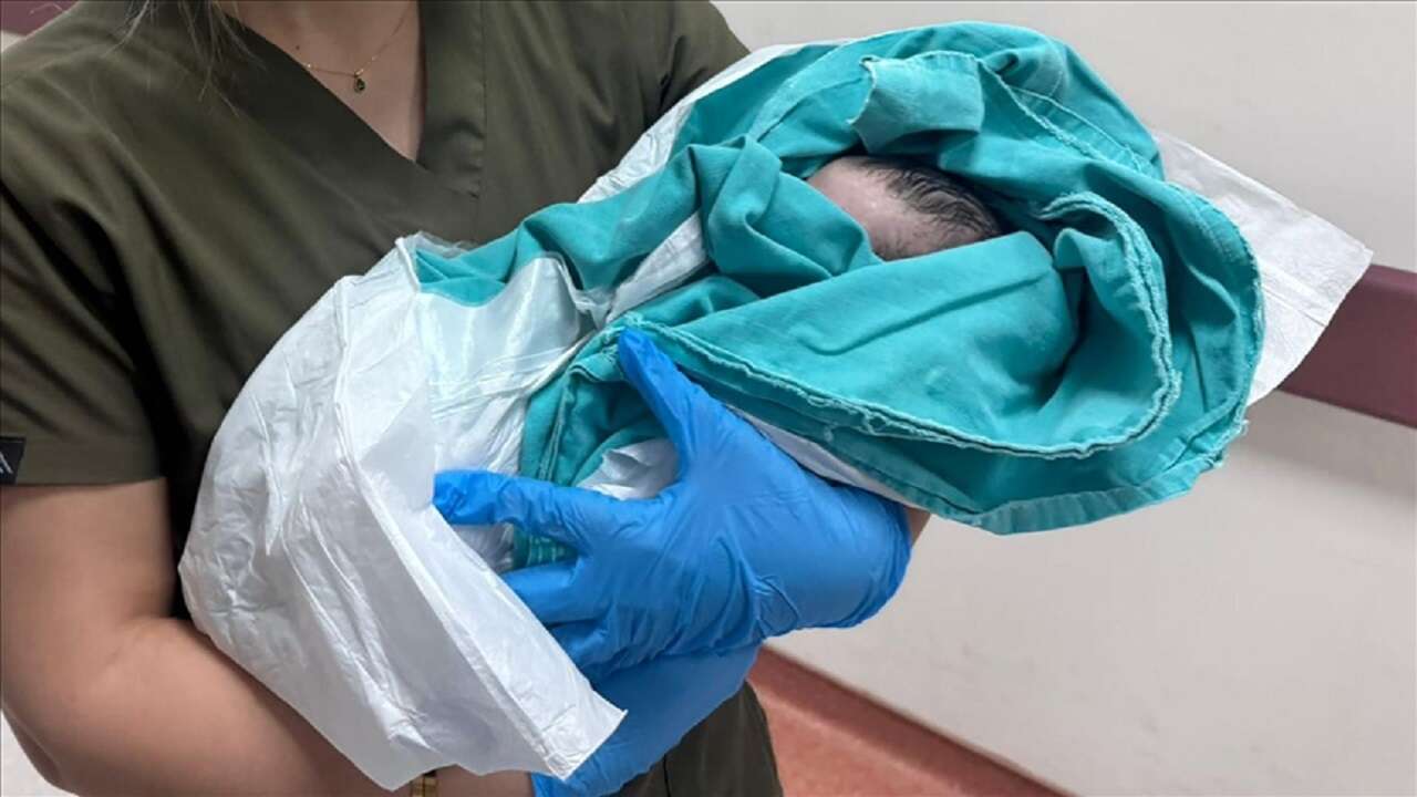 Yeni yılın ilk bebekleri de dünyaya geldi