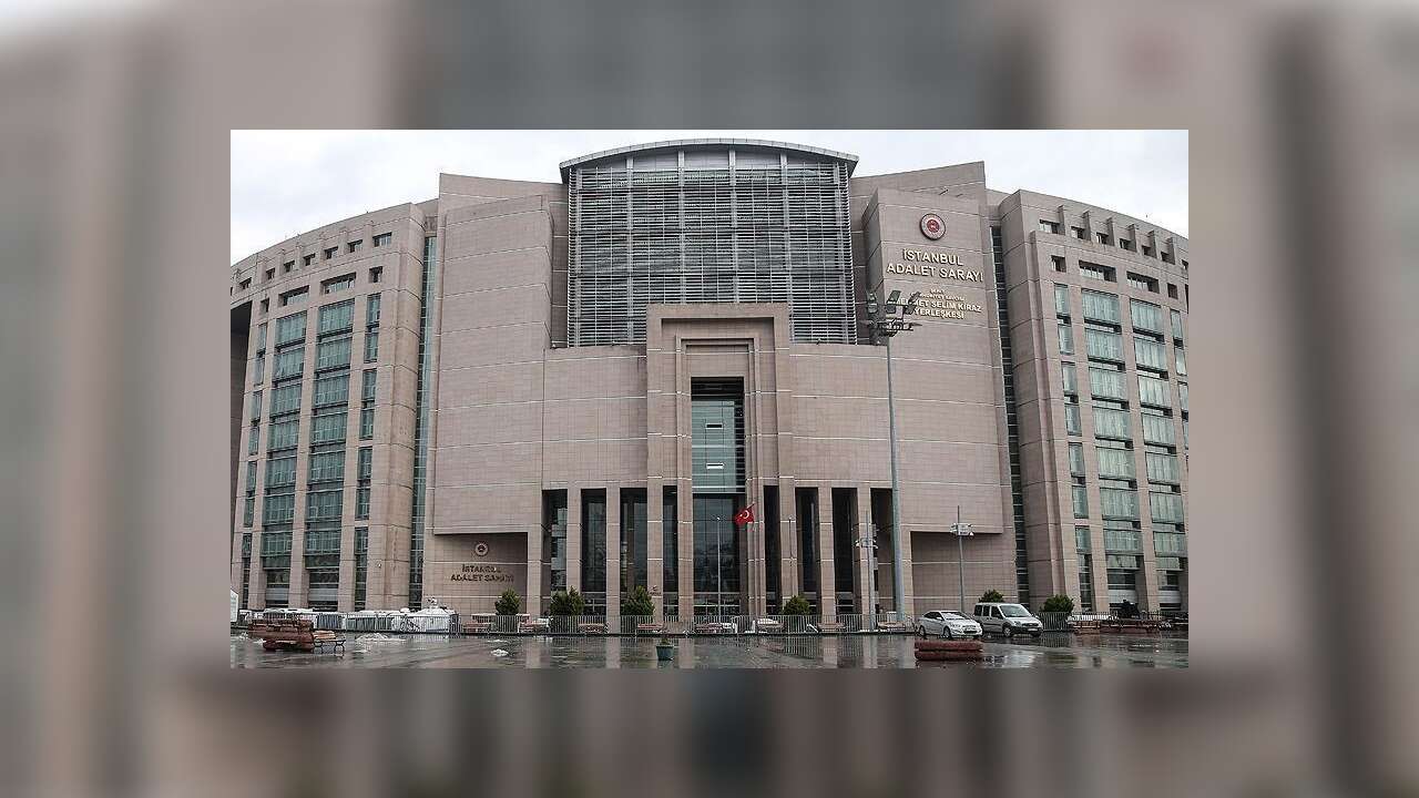 İst'da terör örgütü DEAŞ'a yönelik operasyonda yakalanan 117 zanlı adliyede