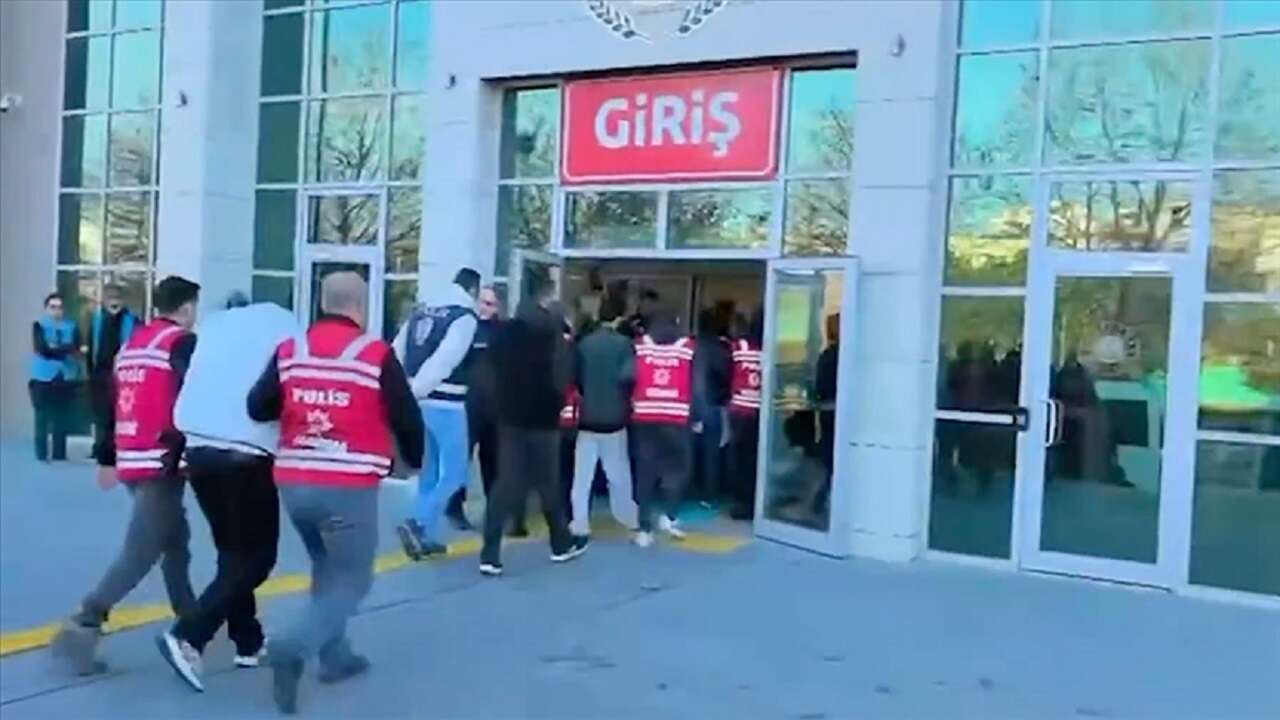 VİDEO / Tekirdağ merkezli 10 ilde "oto yedek parçası" satma vaadiyle dolandırıcılık