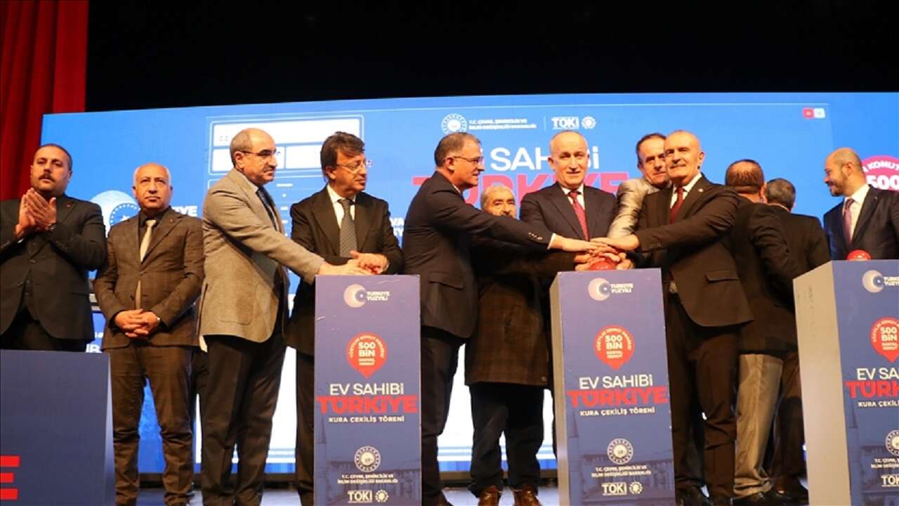 Yüzyılın Konut Projesi kapsamında Van'da yapılacak konutların hak sahipleri kurayla belirlendi