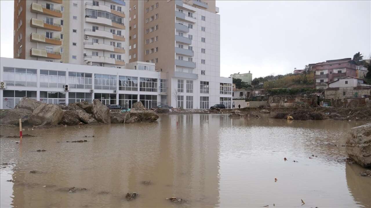 Balkanlar'da şiddetli yağışların neden olduğu seller sürüyor