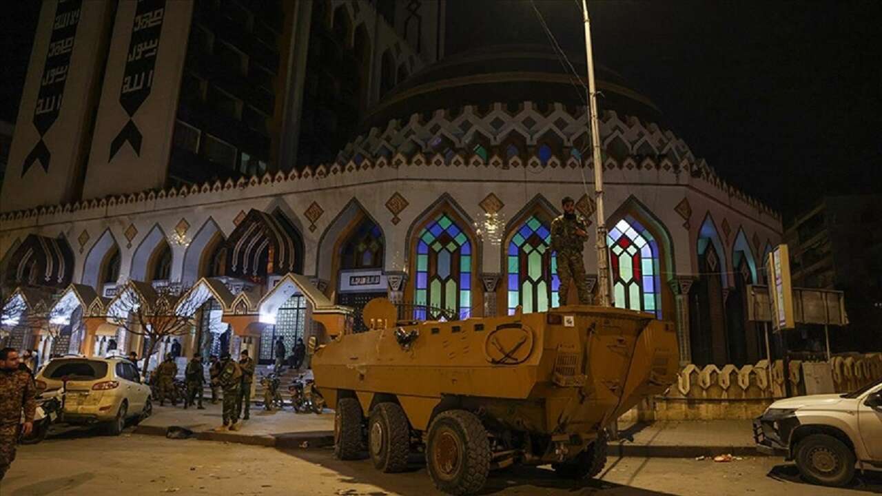 Suriye ordusu, Halep'te YPG/SDG işgalindeki mahallelerden Eşrefiyye ve Beni Zeyd'de büyük ölçüde kontrolü sağladı