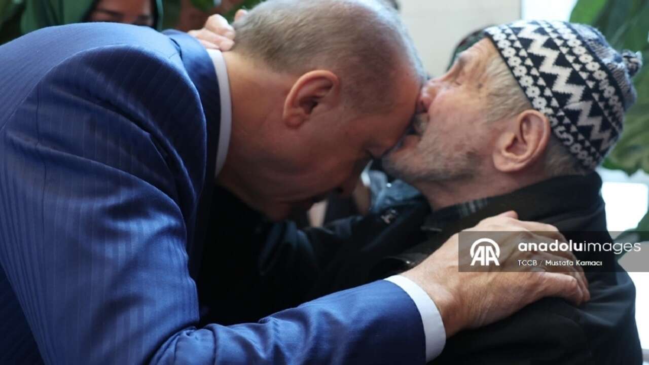 Cumhurbaşkanı Erdoğan, Düzce'den gelen vatandaşlarla görüştü