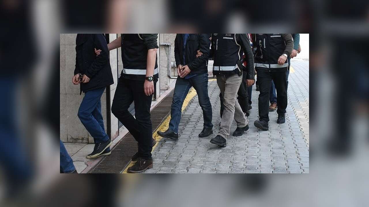 İstanbul merkezli 21 ildeki suç örgütü operasyonunda yakalanan 58 şüpheli tutuklandı