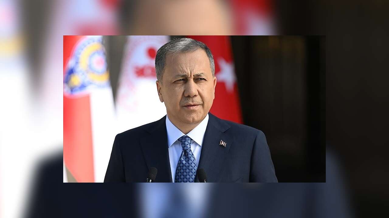 Bakan Yerlikaya, Bükreş'te Rumen mevkidaşı Predoiu ile ortak basın toplantısında konuştu