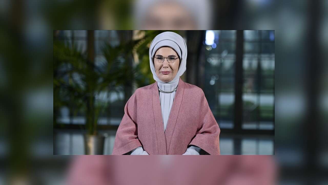 Emine Erdoğan'dan öğrencilere yarıyıl tatili tebriği