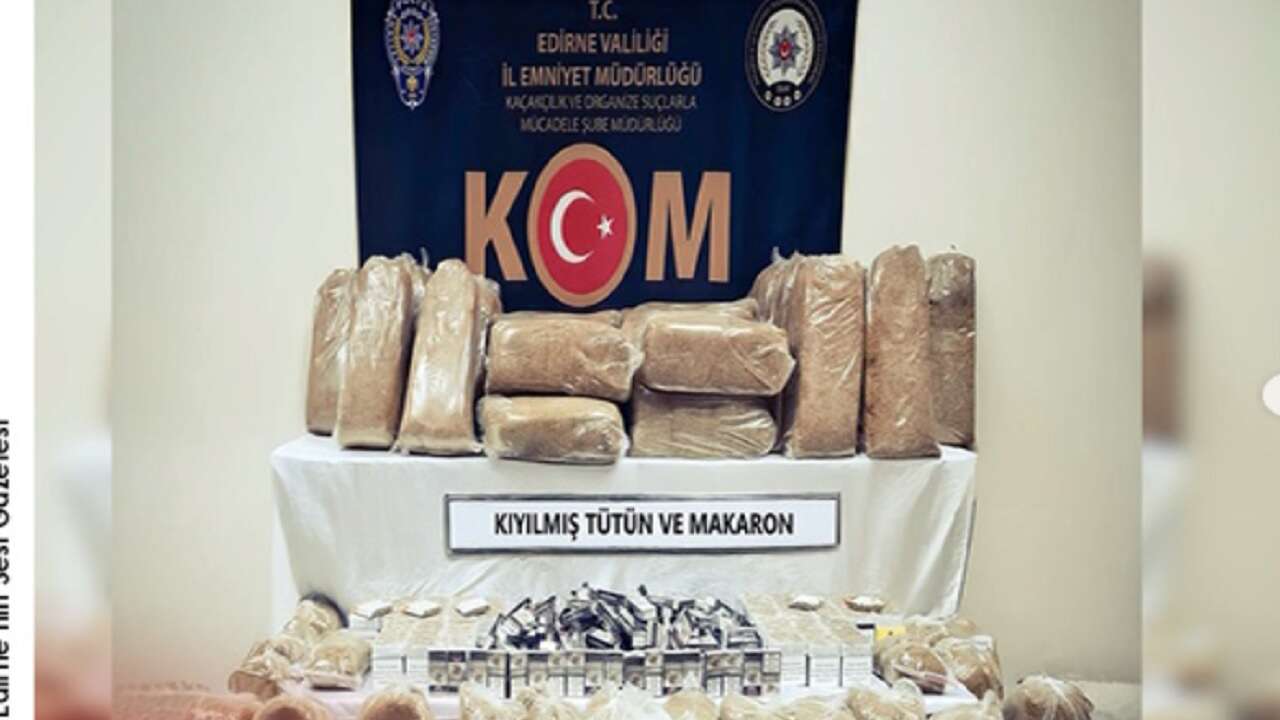 Edirne'de geçen yıl polislerce çok sayıda kaçak ürün ve tarihi eser ele geçirildi