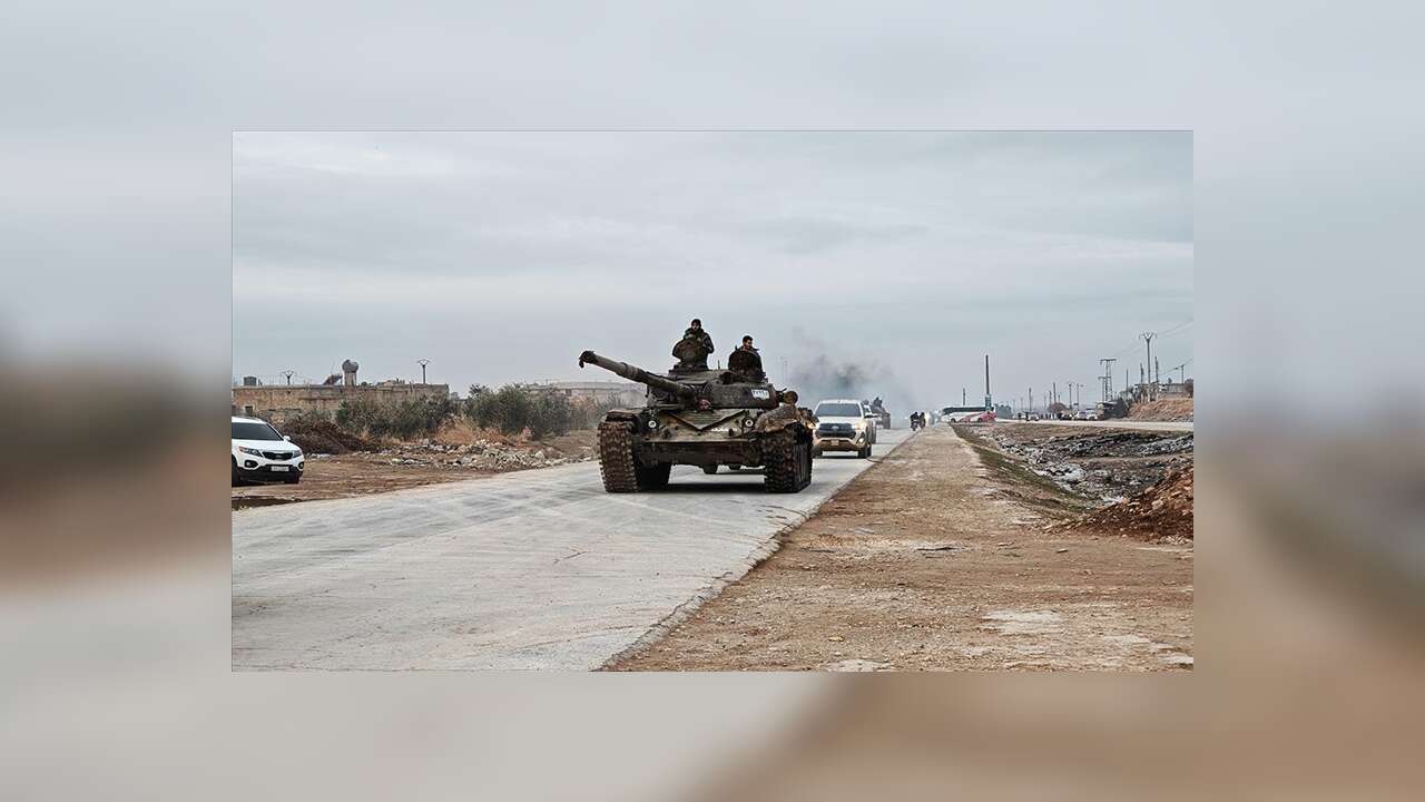 Suriye ordusu, YPG/SDG işgalindeki Rakka il sınırlarına girerek Dibsi Afnan beldesini kontrolüne aldı