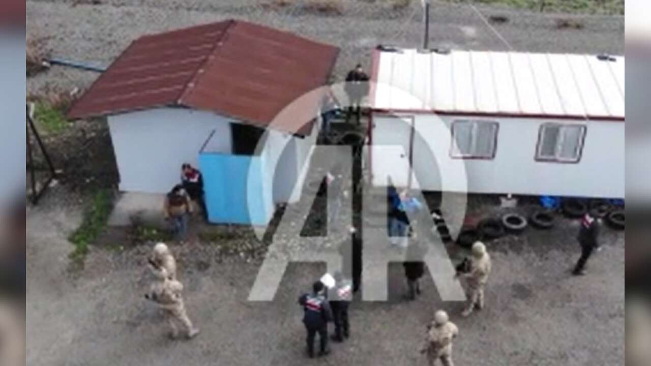 Osmaniye merkezli kaçakçılık operasyonunda yakalanan 5 zanlı tutuklandı