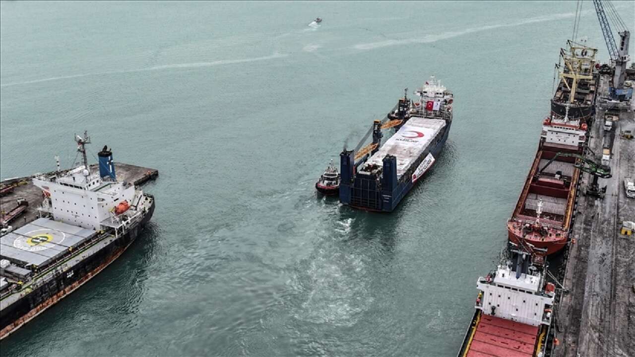 Türk Kızılay'ın Gazze için hazırladığı 20. "İyilik Gemisi" Mersin Limanı'ndan uğurlandı