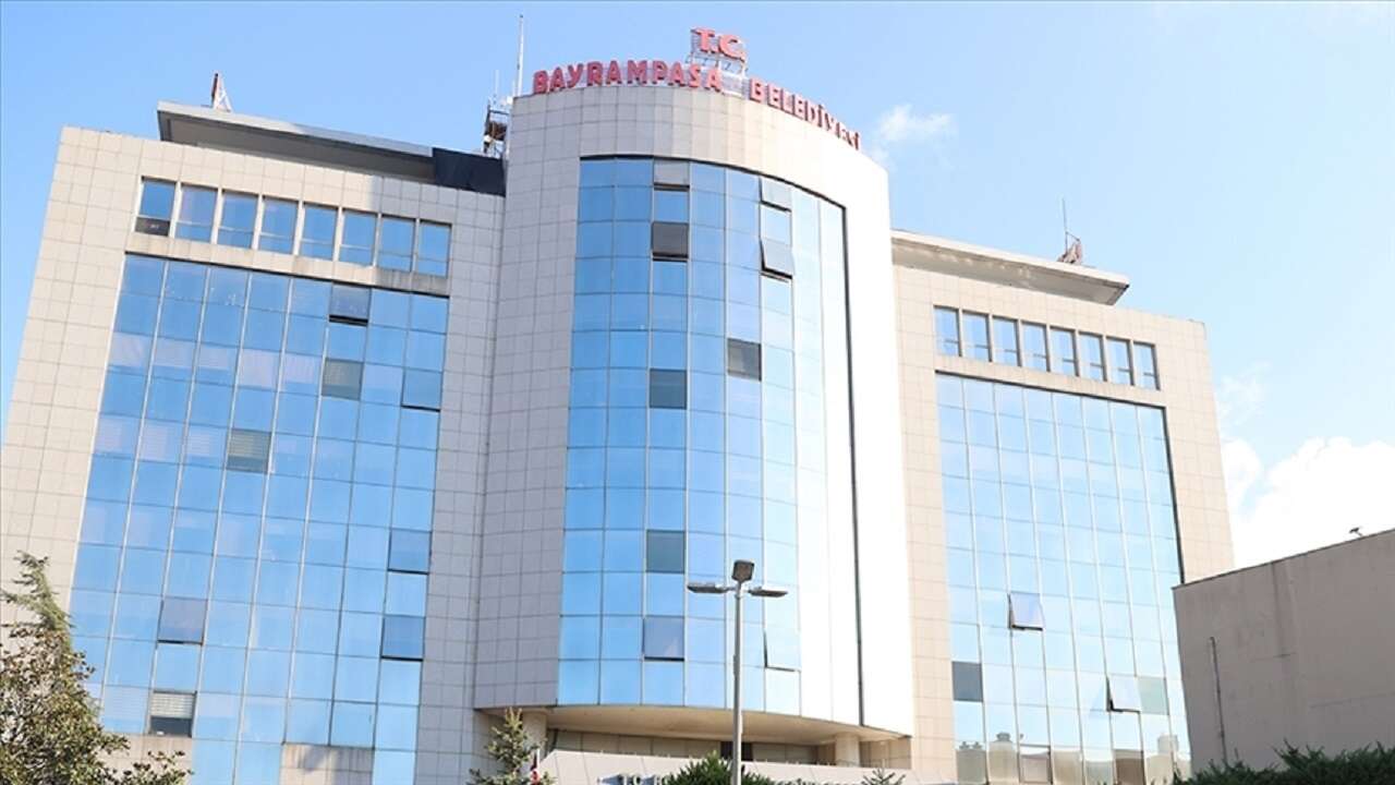 Bayrampaşa Belediyesi'ne yönelik yolsuzluk soruşturmasında 8 zanlı tutuklandı