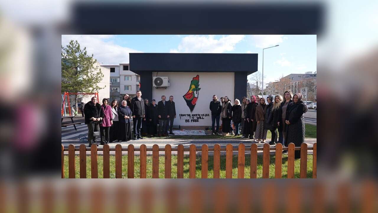 AK Parti Kadın Kolları duvar resimleriyle Gazze'deki insanlık dramına dikkati çekti