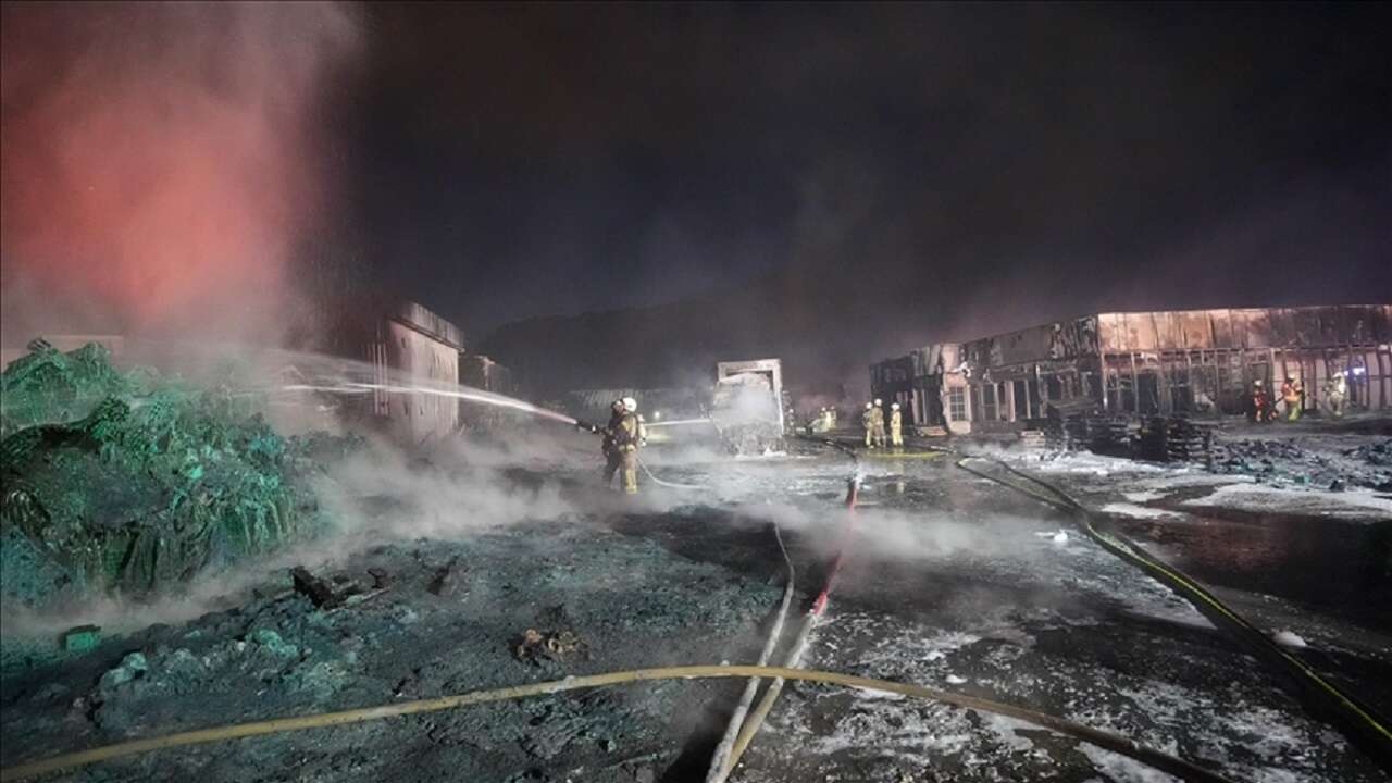 Büyükçekmece'de tarım şirketinin deposunda çıkan yangın söndürüldü