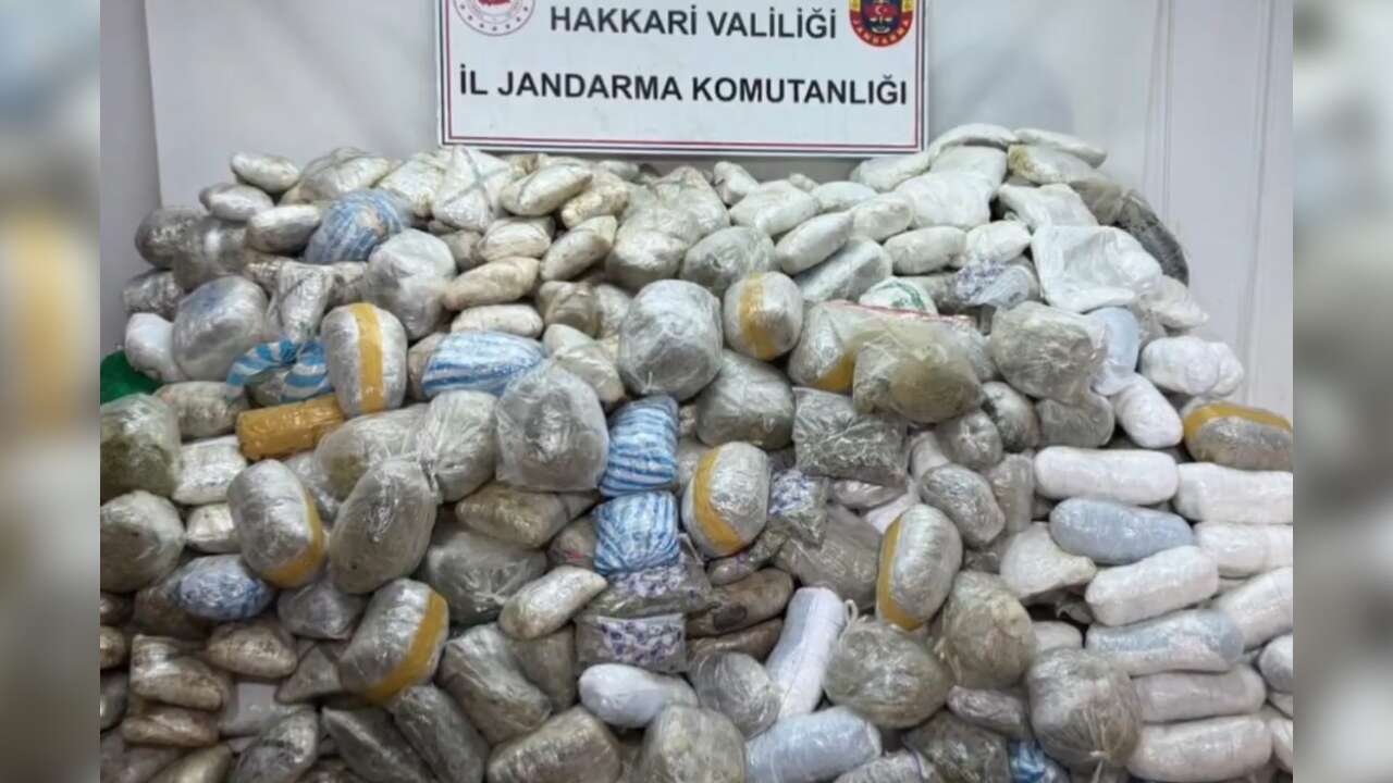 Hakkari’de düzenlenen operasyonda 348 kilo uyuşturucu ele geçirildi!
