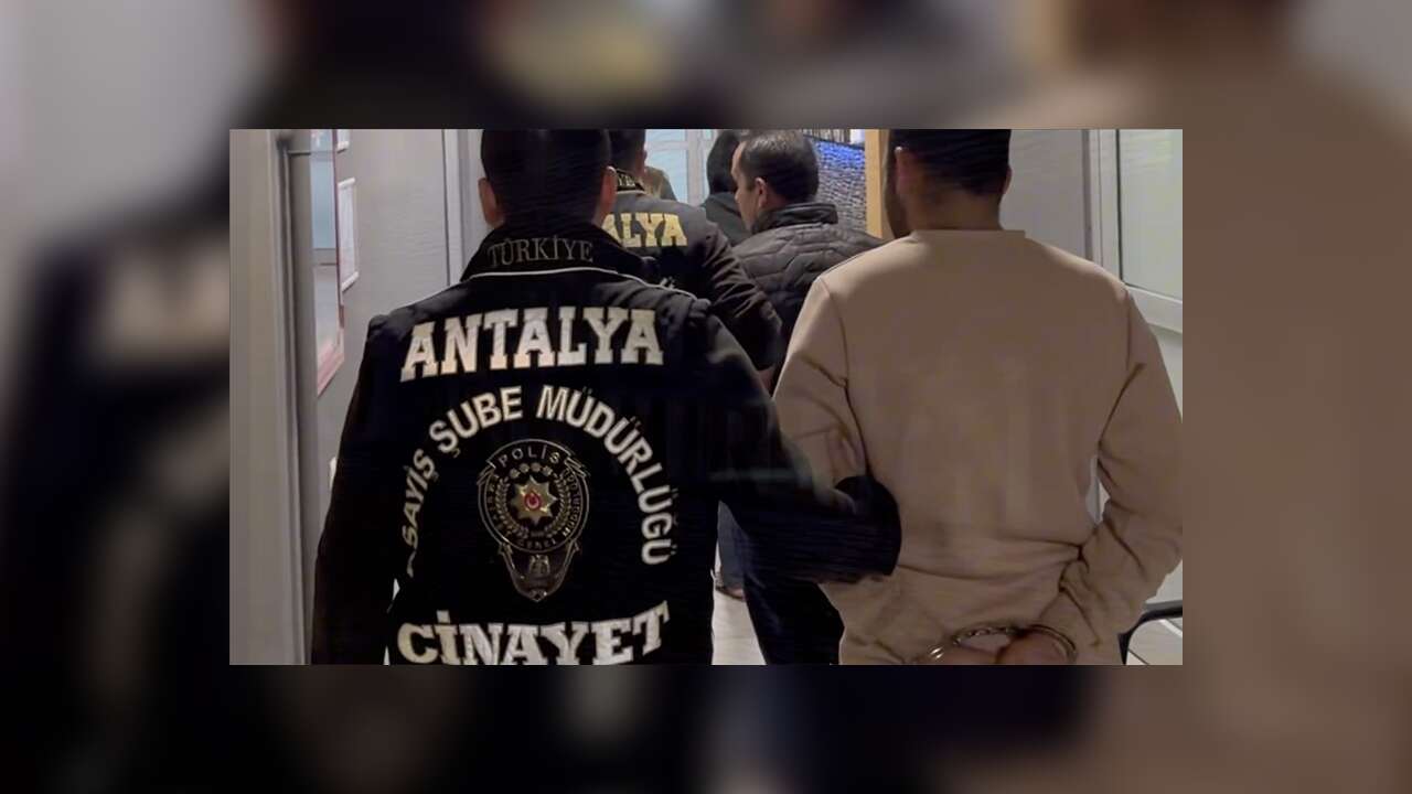 Bakan Yerlikaya, Antalya'da 10 yıl önce işlenen faili meçhul kadın cinayetinin aydınlatıldığını duyurdu