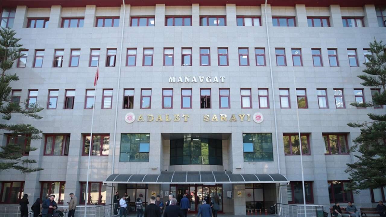 Manavgat Belediyesi'ne yönelik "rüşvet" davası sanıklarının yargılanması sürüyor