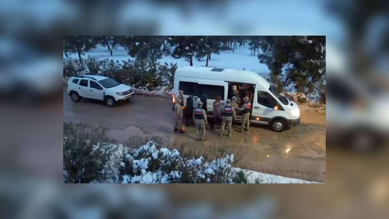 Jandarmanın 26 ildeki göçmen kaçakçılığı operasyonları kapsamında 59 şüpheli tutuklandı