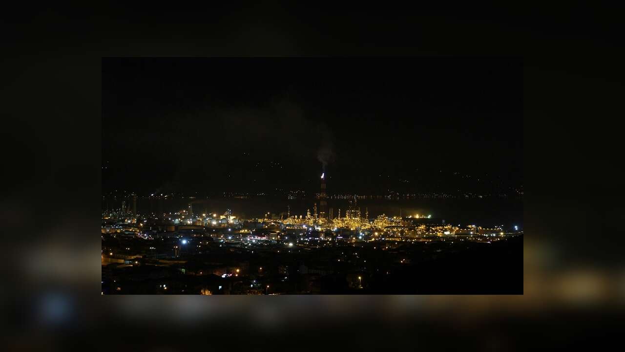 TÜPRAŞ İzmit rafinerisi'nde patlama kontrol altında!