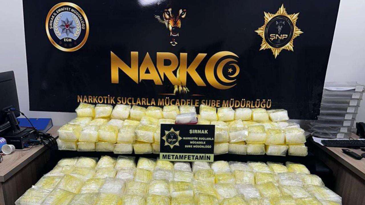 VİDEO / Şırnak'ta çekiciye gizlenmiş 142 kilo uyuşturucu ele geçirildi!