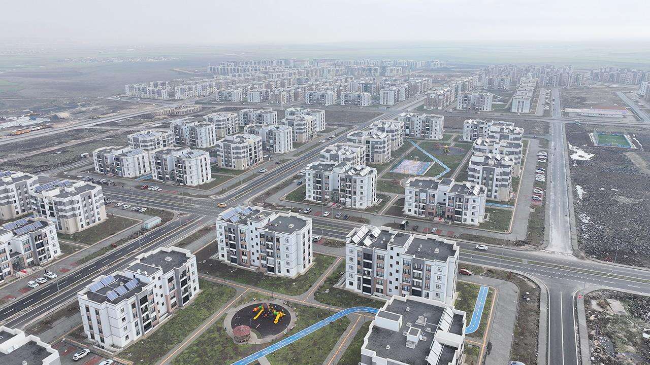 Depremzedeler TOKİ konutlarında güvenle oturuyor