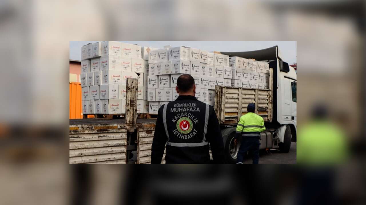 GÜMRÜKLER MUHAFAZA EKİPLERİ SINIR AŞAN SİGARA KAÇAKÇILIĞINI ÖNLEDİ