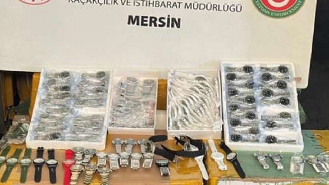MERSİN GÜMRÜĞÜ’NDE PİYASA DEĞERİ 1,5 MİLYAR OLAN 116 BİN 50 KAÇAK KOL SAATİ ELE GEÇİRİLDİ