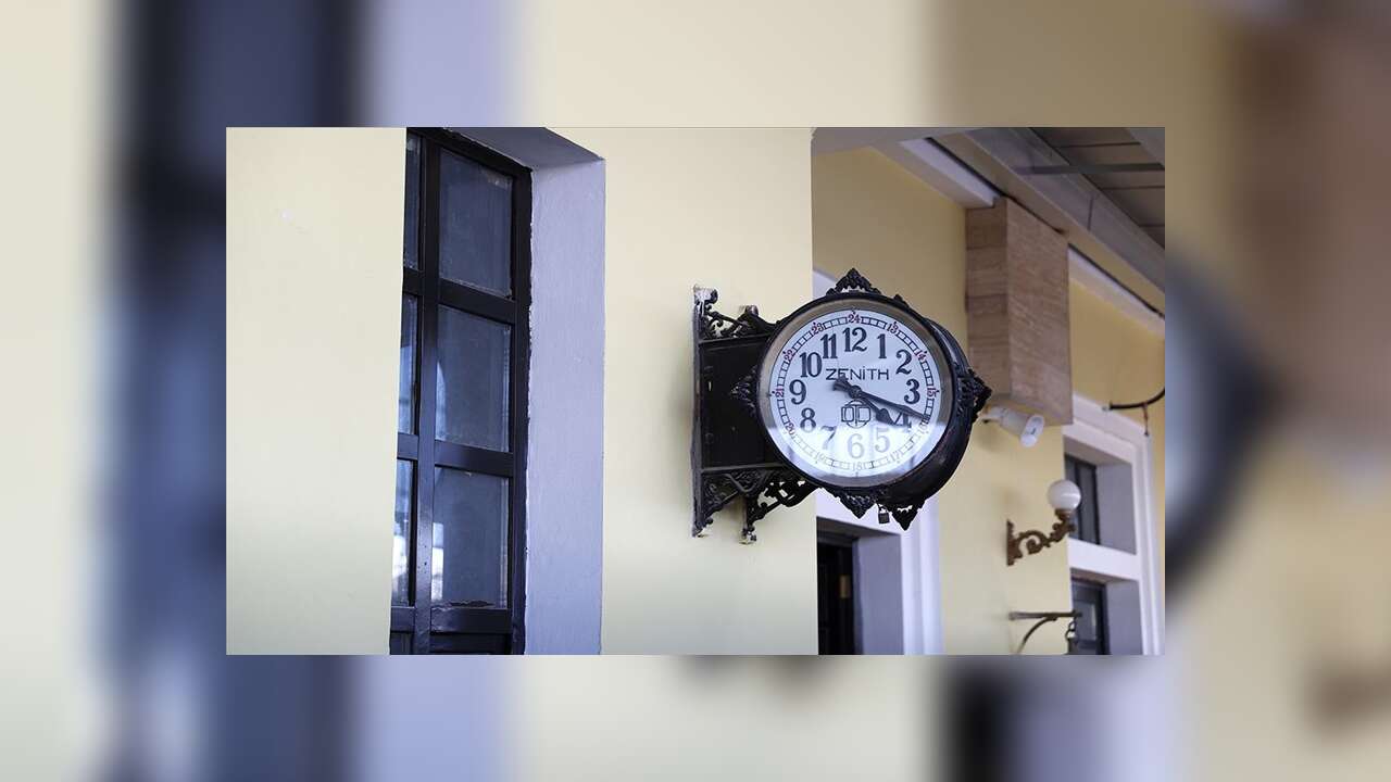 Malatya'da "Asrın Felaketi"nde duran saat 04.17'yi gösteriyor