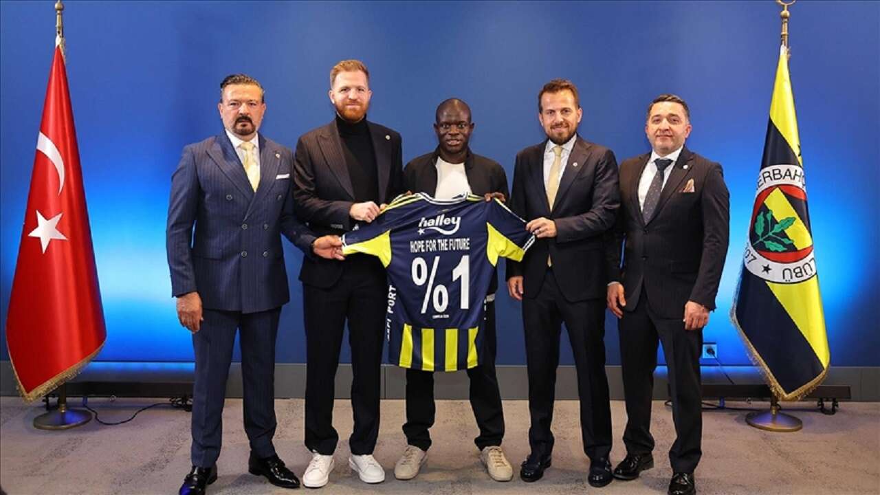 Fenerbahçe, Fransız futbolcu N'Golo Kante'yle sözleşme imzaladı