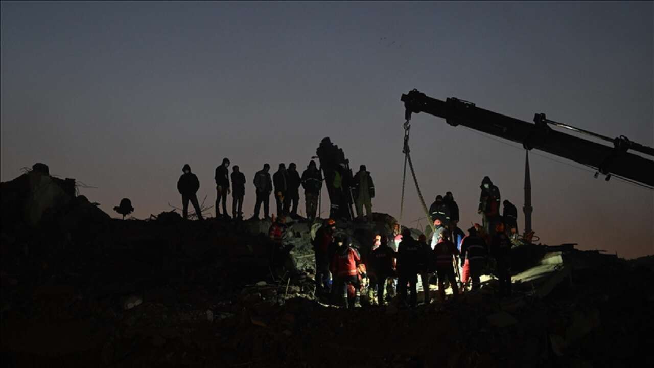 Bakanlar, 6 Şubat depremlerinde hayatını kaybedenleri andı