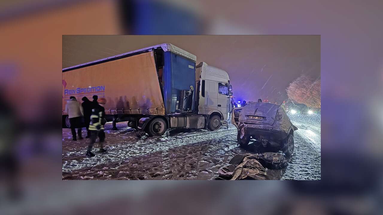 Erzurum'da tır ile çarpışan araçtaki 4 kişi hayatını kaybetti