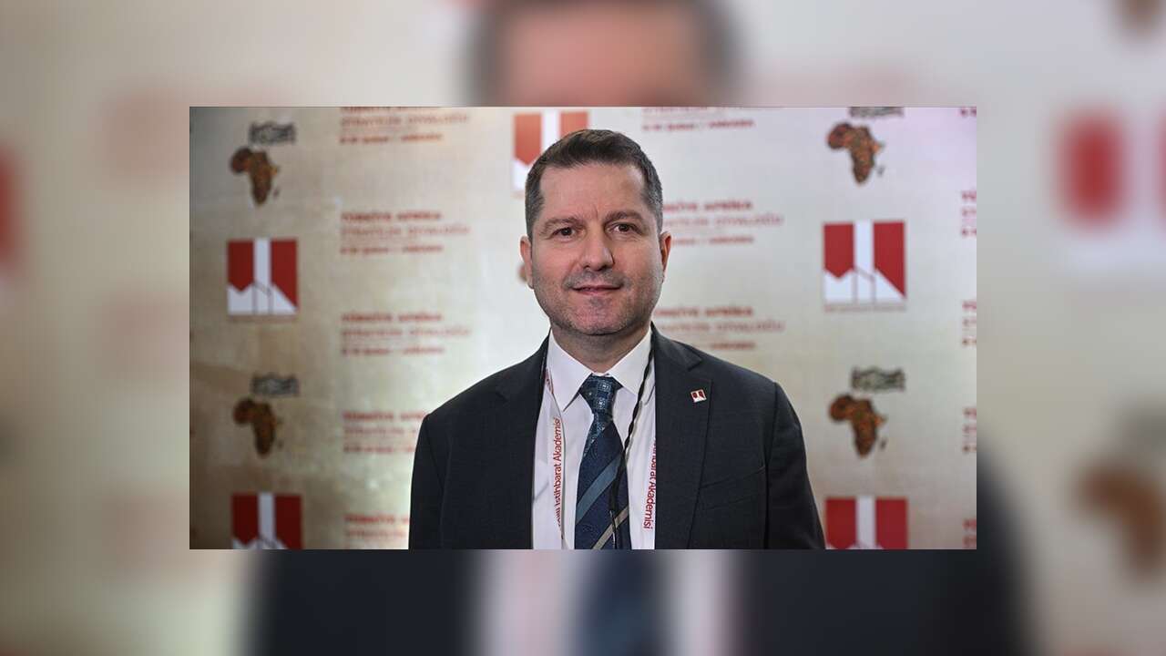 Uygur'a göre, İran ve ABD müzakerelerle zaman kazanıyor