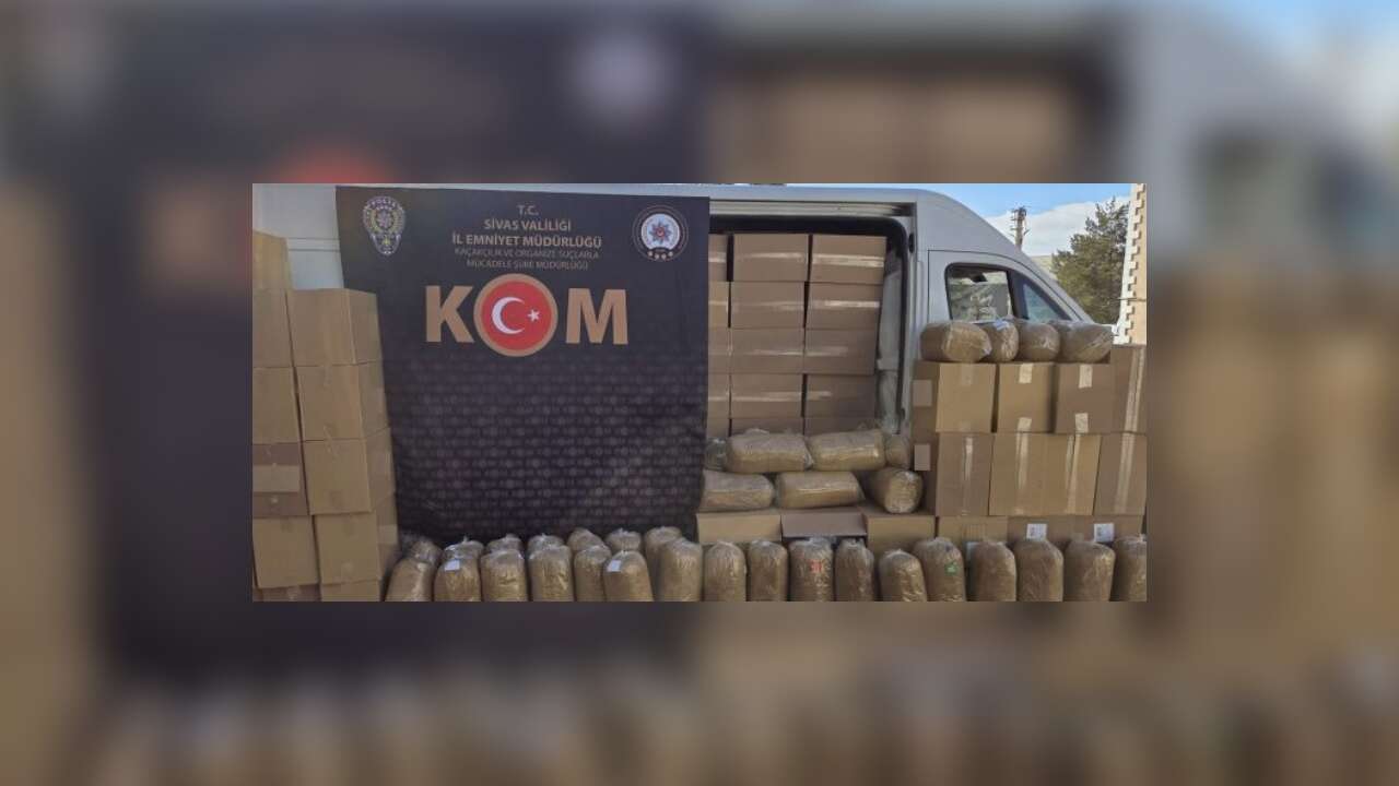 Sivas'ta 840 bin kaçak makaron ile tütün mamulleri ele geçirildi!
