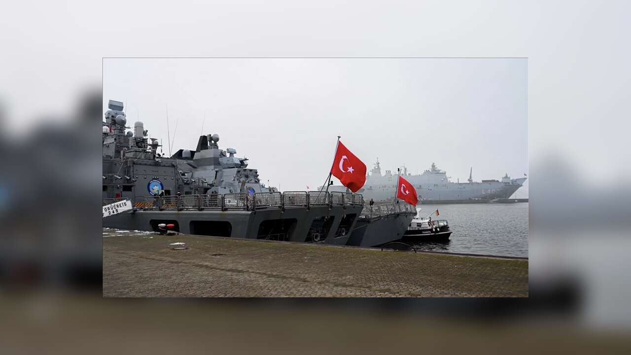 MSB, Anadolu Türk Deniz Görev Kuvveti'nin Almanya'daki liman ziyaretine ilişkin görüntüleri paylaştı