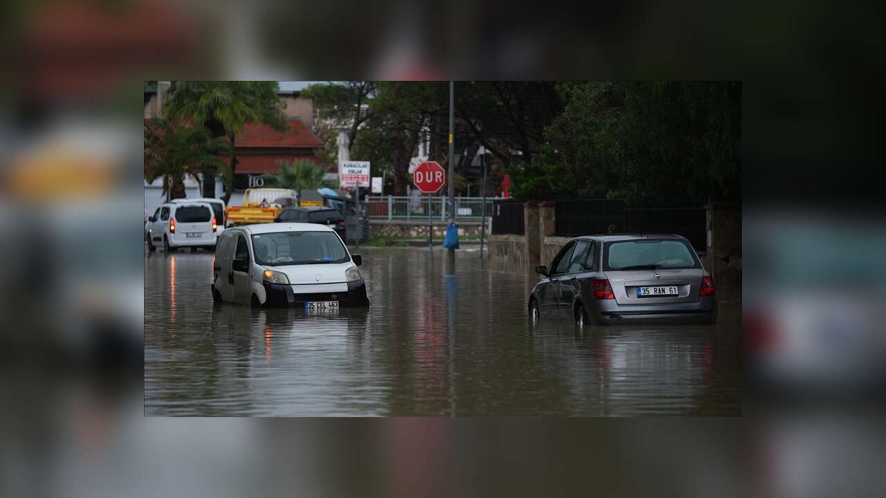 İzmir Valiliği'nden kuvvetli yağış, taşkın ve lodos uyarısı