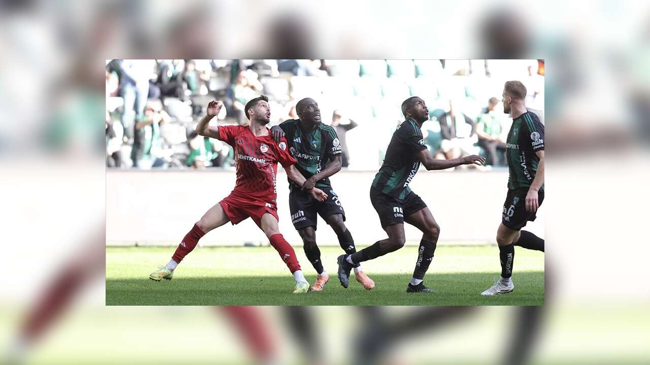 Kocaelispor, sahasında Gaziantep FK'yi 3-0 mağlup etti