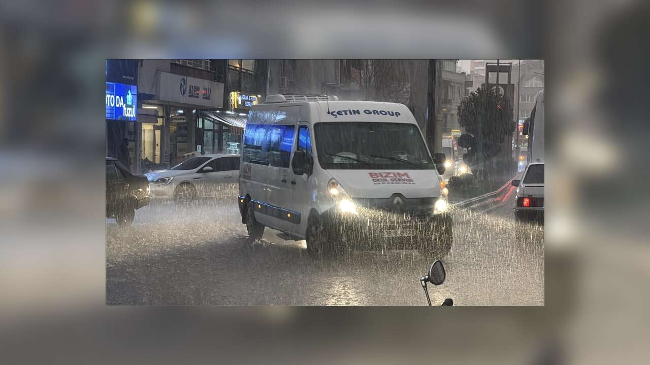 Kırklareli'nde sağanak ve dolu etkili oldu