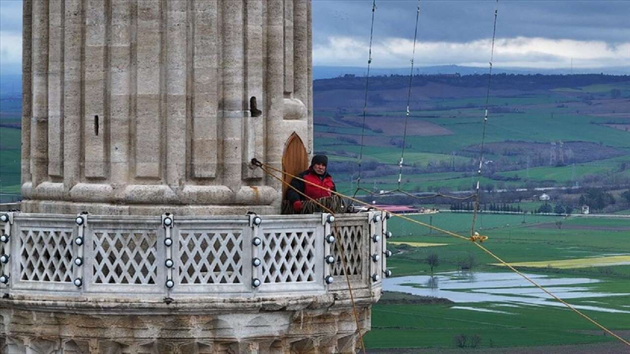 "Son Mahyacı" ramazan ayında sanatıyla gökleri aydınlatıyor