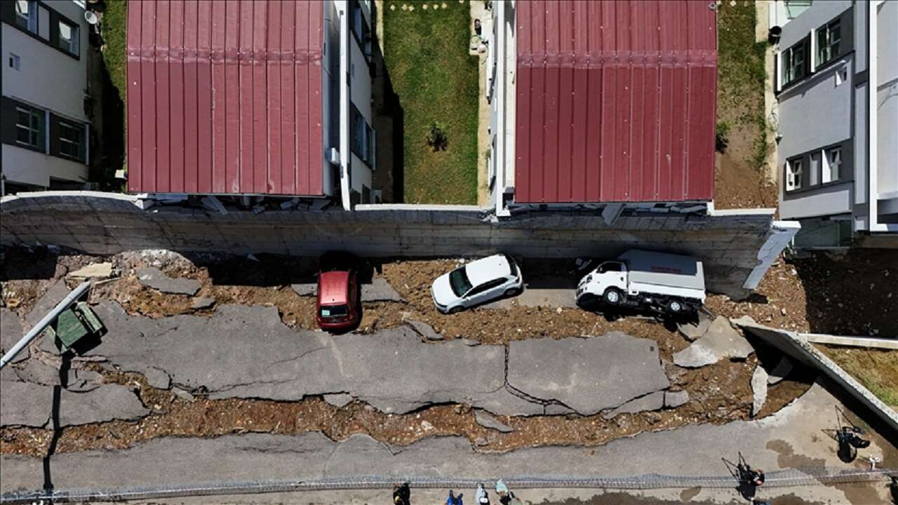 İzmir'de çöken istinat duvarıyla ilgili "acilen yeniden yapılmalı" raporu hazırlanmış